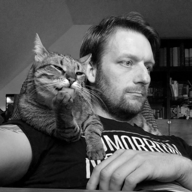 Sven D&ouml;ring im Homeoffice mit vierbeiniger Gesellschaft